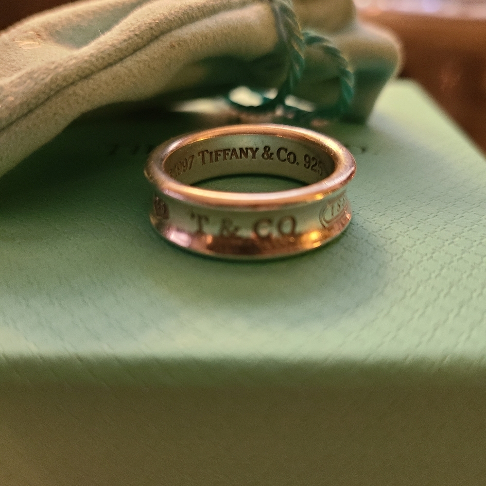 Tiffany & Co. Concave band
